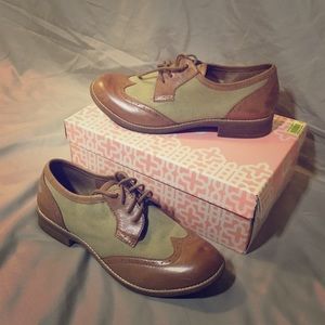 Gianni Bini Wing-Tip Shoes